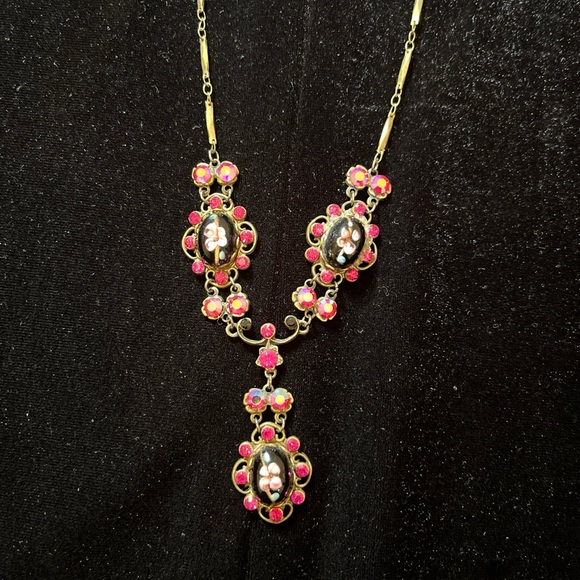 Vintage look Belladonna signed deep pink crystal & glass floral beads necklace.